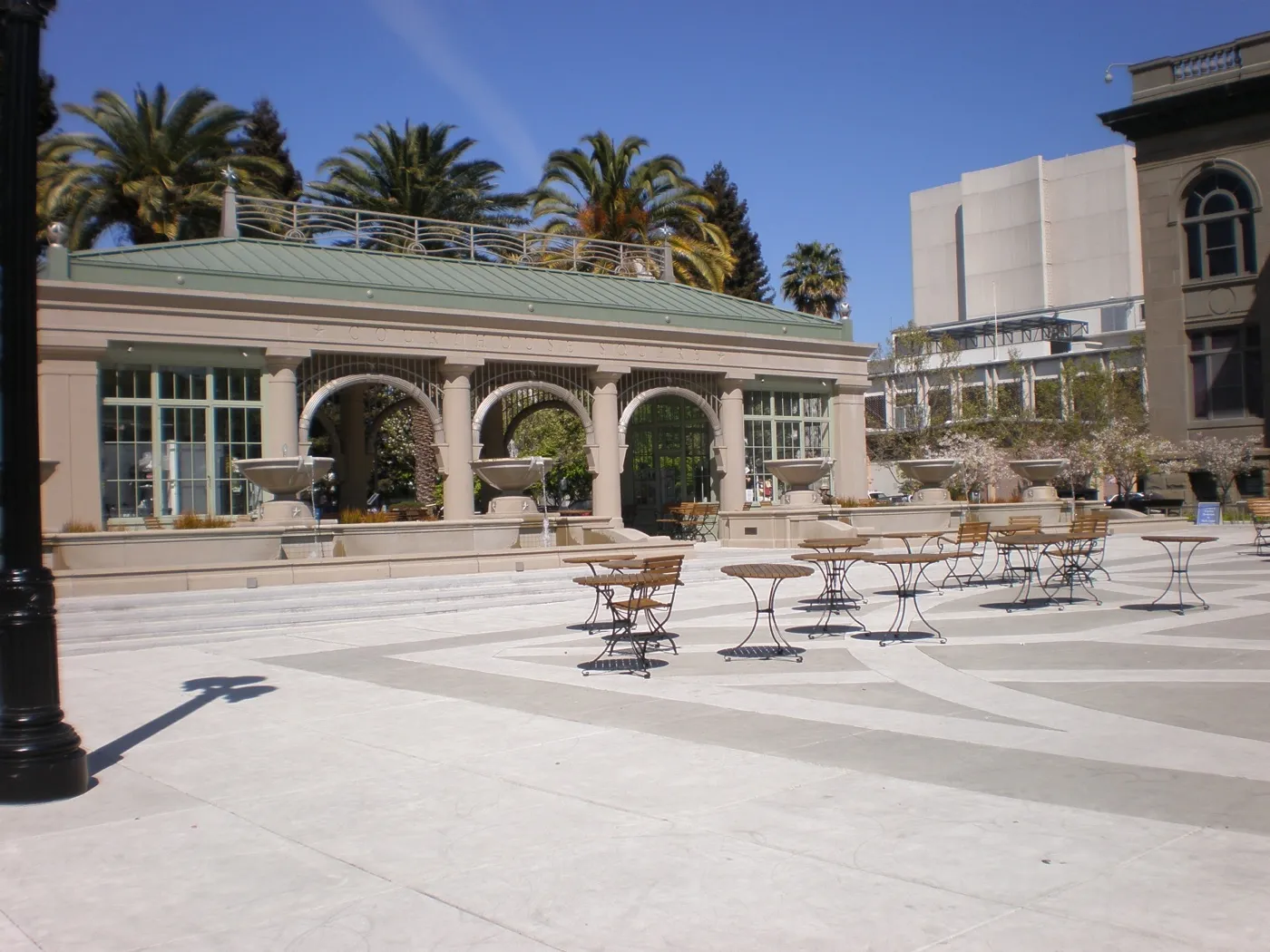 Courthouse Square и здание суда San Mateo County Courthouse 1910 года в центре Redwood City